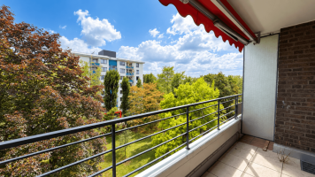 Hauptbild Wohnen im 5. OG - mit Balkon, Schwimmbad & Sauna